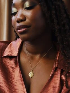 Wolf & Moon Zodiac Necklace - Gold -Wolf & Moon aries necklace gold model 1