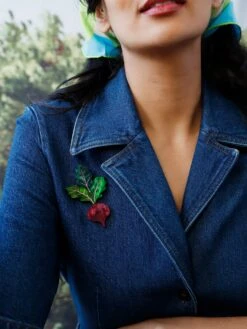 Wolf & Moon Beetroot Brooch 14 Wolf & Moon Beetroot Brooch -Wolf & Moon beetroot brooch model 3