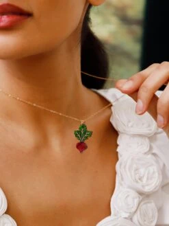 Wolf & Moon Beetroot Necklace -Wolf & Moon beetroot necklace model 3