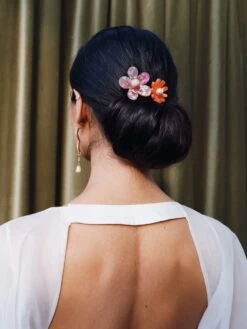 Wolf & Moon Blossom Hair Comb -Wolf & Moon blossom comb pink speckle model 1