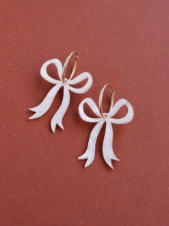 Wolf & Moon Bow Hoops In Cream