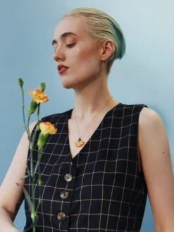 Wolf & Moon -Wolf & Moon calendula necklace model 1