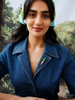 Wolf & Moon Carrot Pin -Wolf & Moon carrot pin model 1