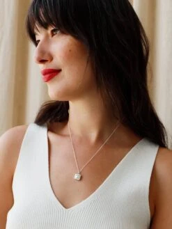 Wolf & Moon Cinnamon Bun Necklace -Wolf & Moon cinnamonbun necklace silver model 1