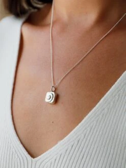 Wolf & Moon Cinnamon Bun Necklace -Wolf & Moon cinnamonbun necklace silver model 2