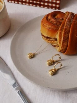 Wolf & Moon Cinnamon Bun Necklace -Wolf & Moon cinnamonbun props 1