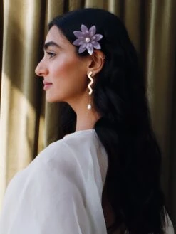 Wolf & Moon Dahlia Hair Comb -Wolf & Moon dahlia comb lilac model 1