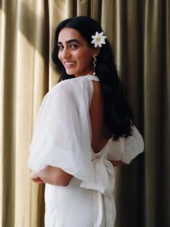 Wolf & Moon Dahlia Hair Comb -Wolf & Moon dahlia comb white model 1