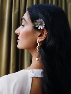 Wolf & Moon Double Daisy Hair Comb -Wolf & Moon double daisy comb lilac olive model 1