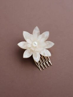 Wolf & Moon Dahlia Hair Comb -Wolf & Moon meadow hair slide dahlia cream 1