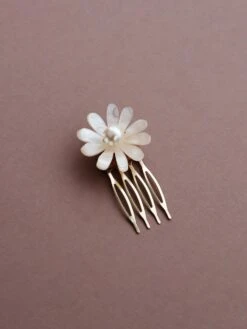 Wolf & Moon Daisy Hair Comb -Wolf & Moon meadow hair slide daisy cream 1