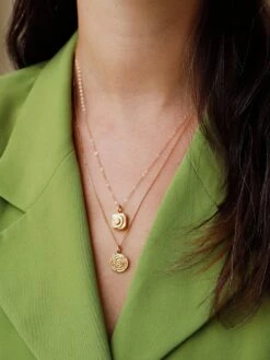 Wolf & Moon Pain Au Raisin Necklace -Wolf & Moon pastries group model 4