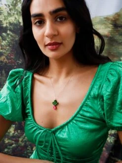 Wolf & Moon Radish Necklace -Wolf & Moon radish necklace model 1