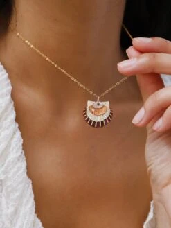 Wolf & Moon Scallop Shell Necklace -Wolf & Moon scallop necklace model 3