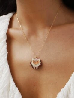 Wolf & Moon Scallop Shell Necklace -Wolf & Moon scallop necklace model 4