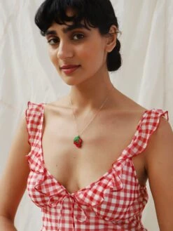 Wolf & Moon Tomato Necklace -Wolf & Moon tomato necklace model 1